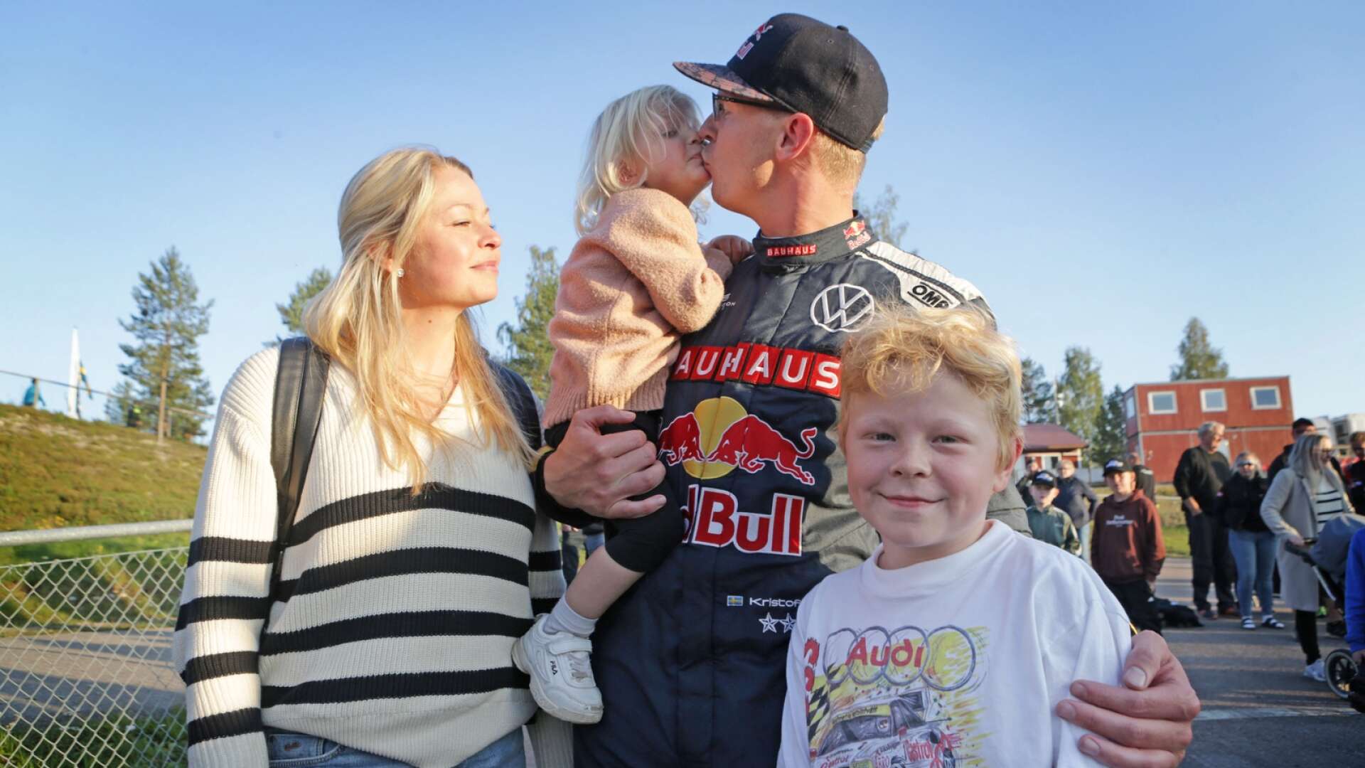 Johan Kristoffersson firade segern tillsammans med sambon Zandra, sonen Colin och dottern Nicole.