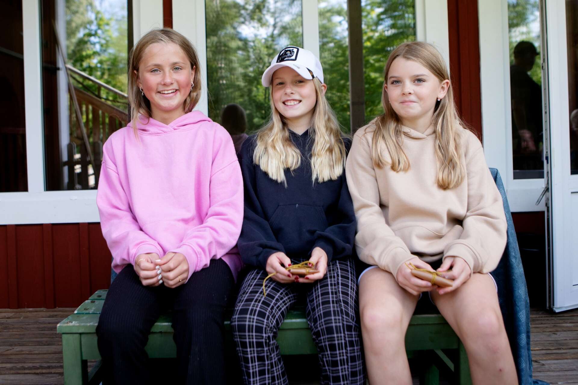 Olle Larsson, Lola Lussi och Maja Sjölander tycker att det roligaste är att bo i tält och umgås med vänner. 