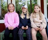 Olle Larsson, Lola Lussi och Maja Sjölander tycker att det roligaste är att bo i tält och umgås med vänner. 