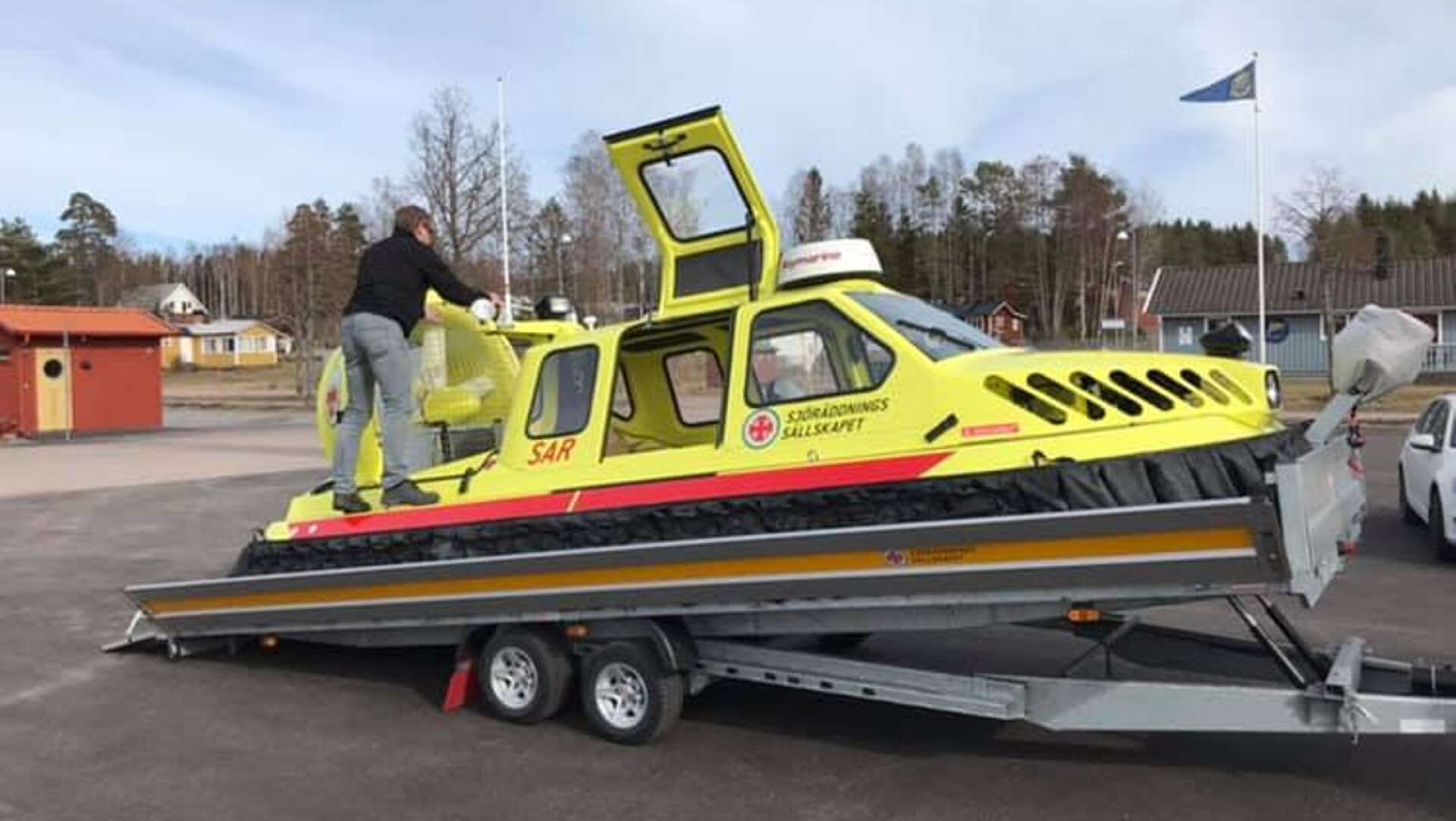 Sjöräddningen i Kristinehamns nya svävare S20 anlände i söndags.