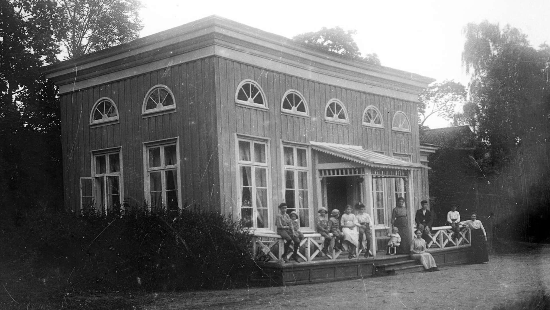 Sommaros herrgårds paviljong på en bild tagen i början på förra seklet. Huvudbyggnaden brann ner 1892.