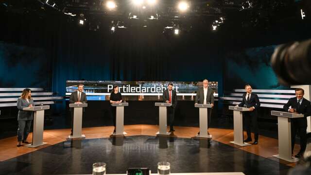 Partiledardebatt i SVT:s Agenda på söndagskvällen: Nooshi Dadgostar (V), Muharrem Demirok (C), Märta Stenevi (MP), Jimmie Åkesson (SD), Johan Pehrson (L), Jacob Forssmed (KD) och statsminister Ulf Kristersson (M).