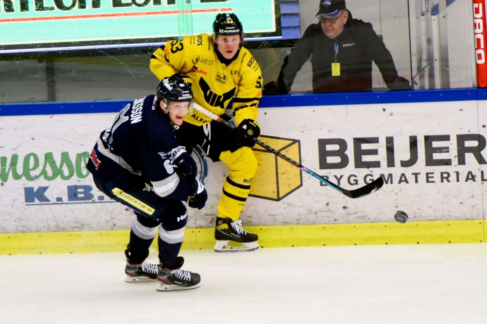BIK:s Mikael ”Daggen” Eriksson missar semifinalen och spelade bara de två första kvartsfinalerna mot Västerås på grund av skada.