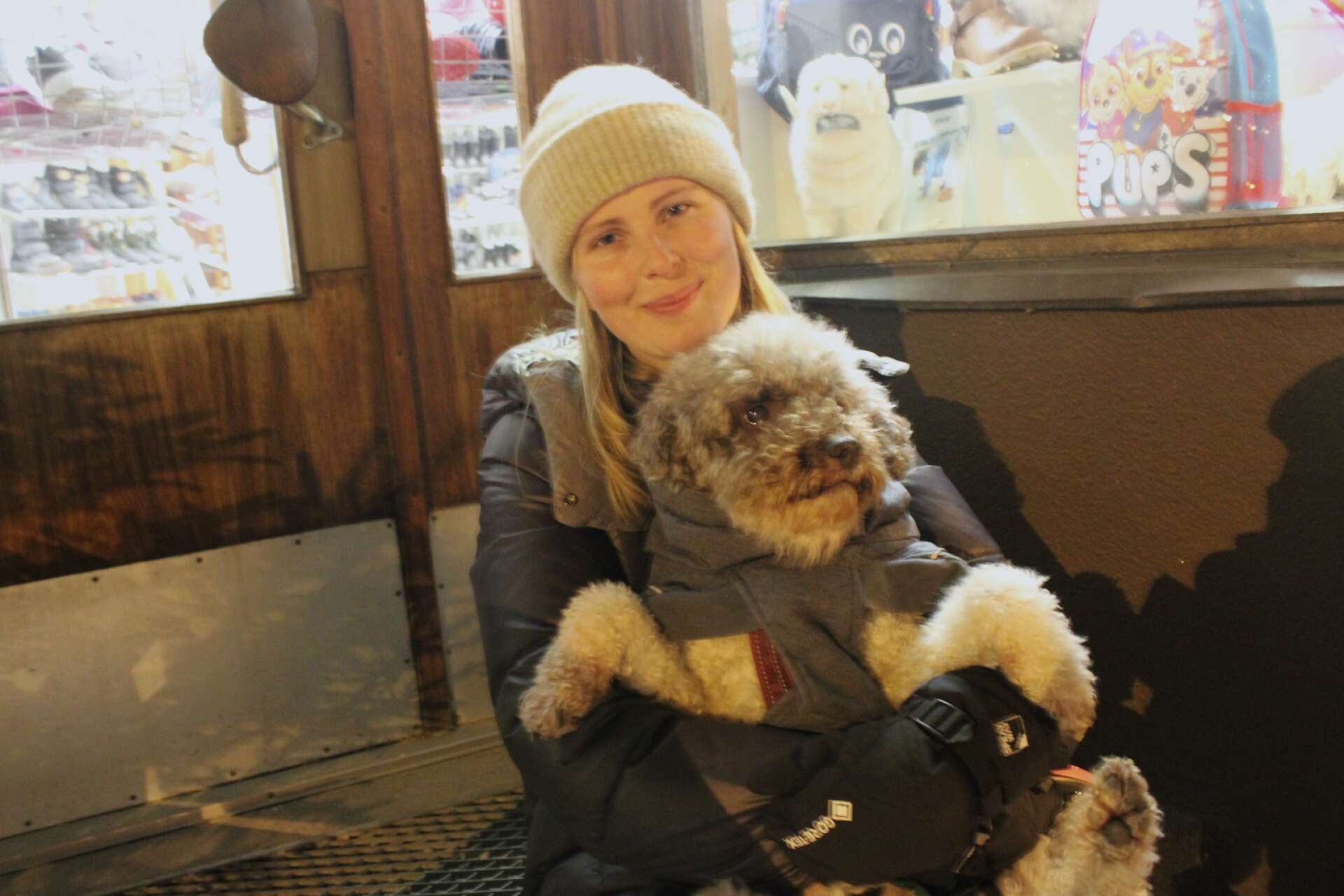Julgranständningskvällen i Nossebro 2023Sandra Kjellberg och hunden Lisa 