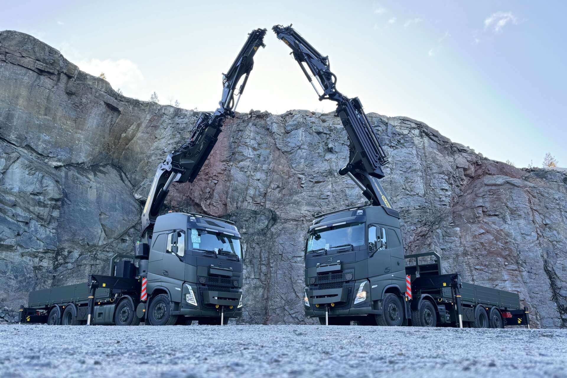 De specialbyggda lastbilarna har nyligen levererats till Försvarsmakten. 