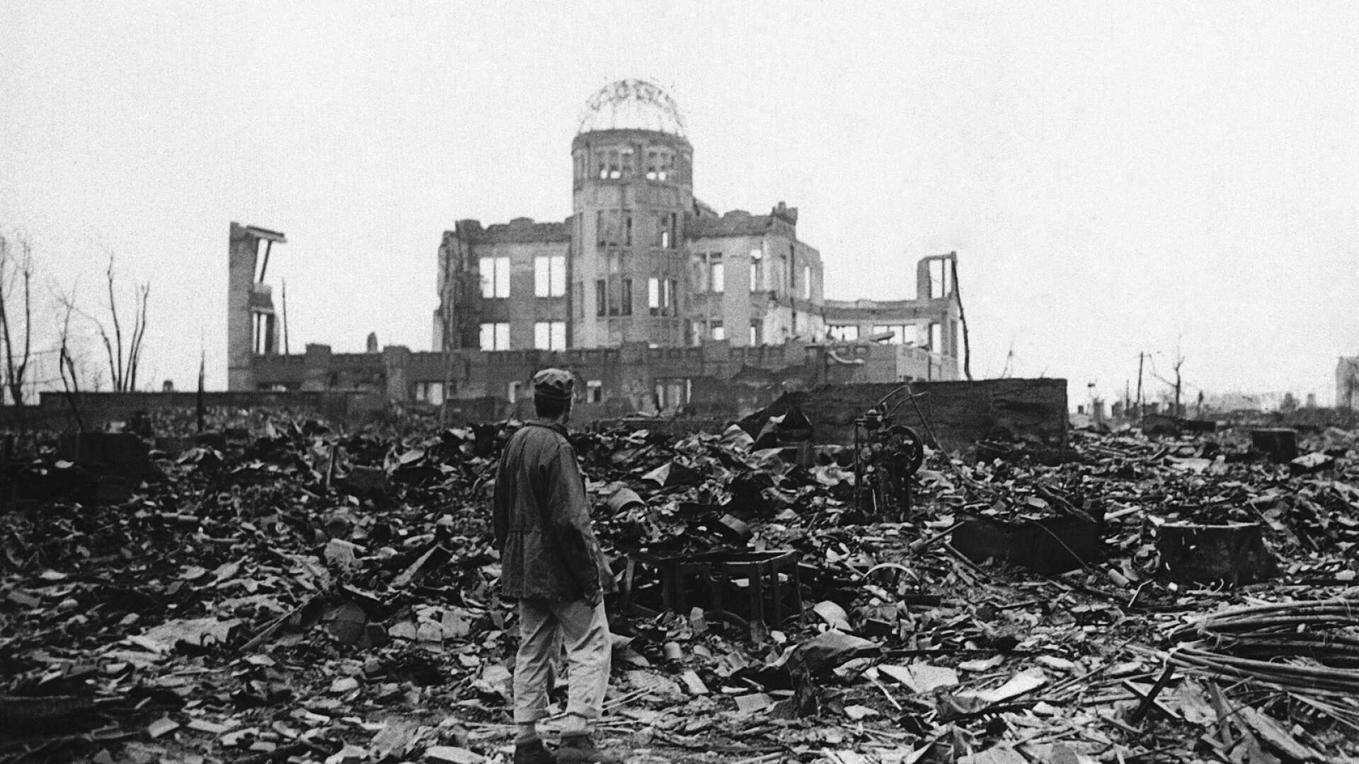 För 78 år sedan bröt en dödlig farsot ut när staden Hiroshima förintades av bomben som omedelbart dödade 78 000 människor och följande månader ytterligare 60 000, skriver Vendela Englund.