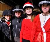 Elin Berg, Amanda Wesselgren, Stina Forsvik och Aprilia Edfeldt är aktiva ryttare i Åmåls ridklubb och deltog i gymkhana under julshowen.