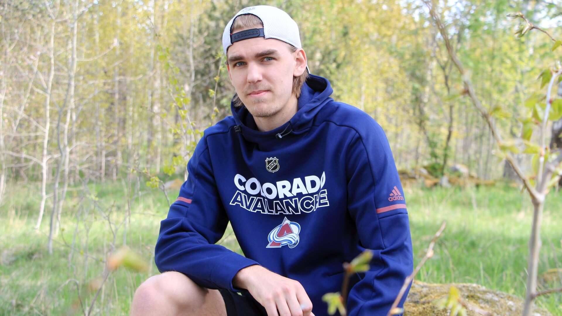Efter några månaders funderande tog Adam Werner NHL-chansen och skrev på ett tvåårskontrakt med Colorado Avalanche i lördags. Här ses han hemma i Mariestad, dit han flyttade i måndags.