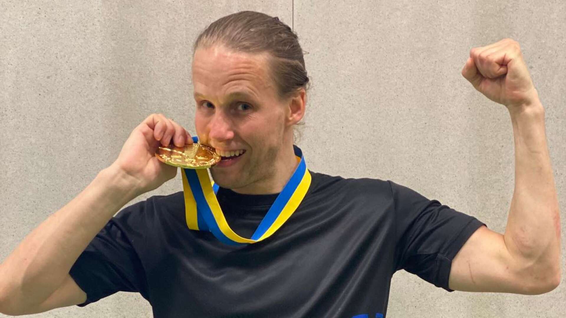 Fengersforsbördige Torbjörn Dalstrand vann under helgen SM-guld i kickboxning i klassen –69 kilo kicklight.