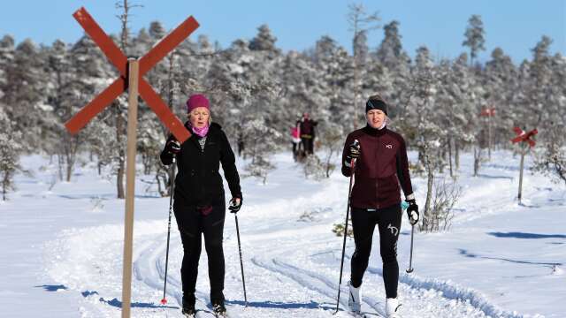 Susanne Jägstam och Elin Svensson njöt av turen runt Blängs mosse.