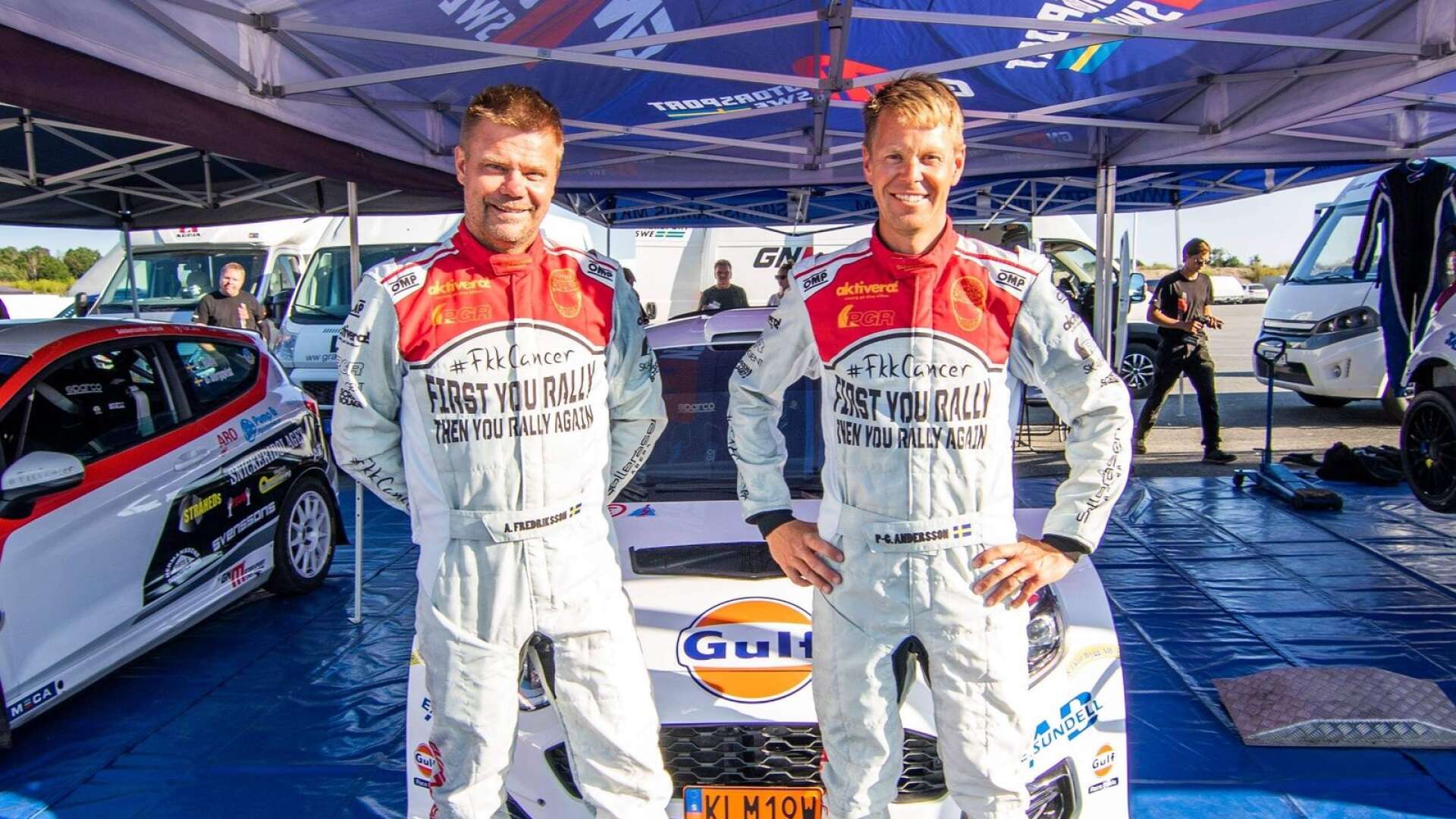 P-G Andersson (till höger) och kartläsare Anders Fredriksson vann dubbelt i Tierp och körde hem ett silver i asfalts-SM i rally.