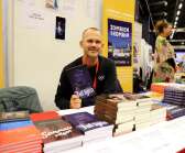 Stefan Holm är aktuell både med en egen bok och som en av de porträtterade i en ny bok om värmländsk idrott.