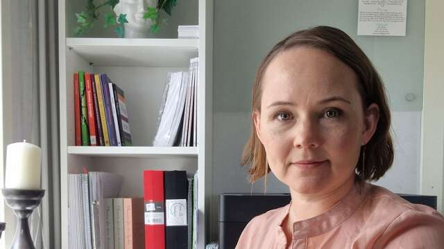 Åsa Olsson drömmer om eget kontor, men än så länge jobbar hon hemma i sin arbetshörna. 