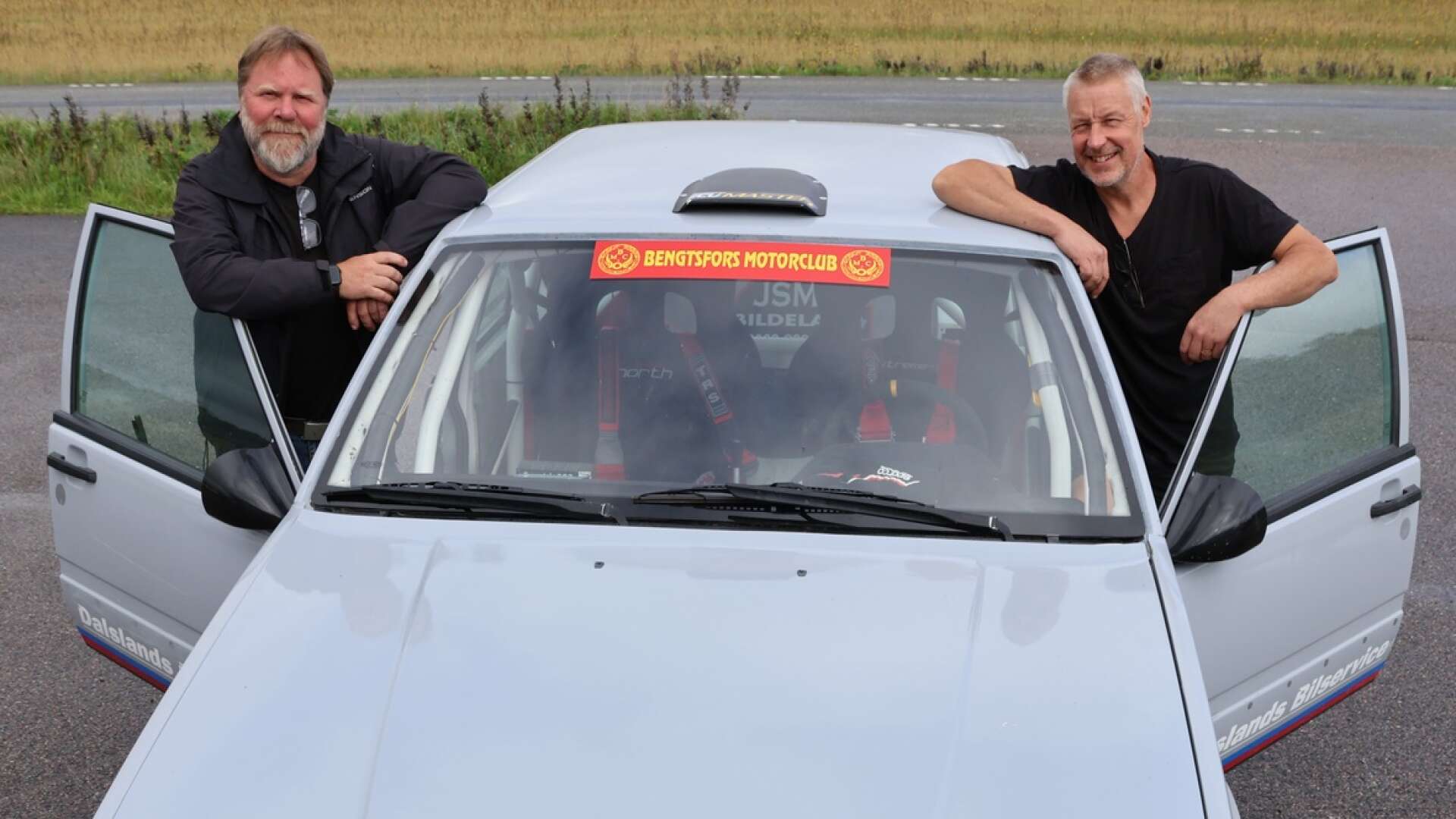 Stefan Ottosson och Martin Häggman står tillsammans med 100 andra anmälda ekipage, på startlinjen till Dalslandsrallyt till helgen. 