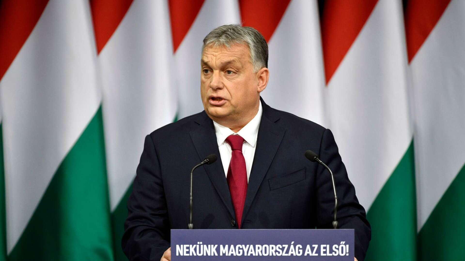 När andra länder gör allt i sin makt för att minska pandemispridningen gör Viktor Orbán istället Ungern till en diktatur, skriver Niklas Wikström.