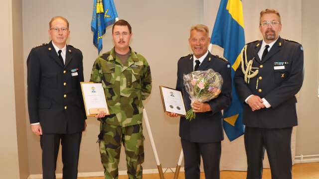 Regementsförvaltare Ola Berggren, Erik Lanzén, Sven Antonsson och regementschef Lars O Jonsson. 