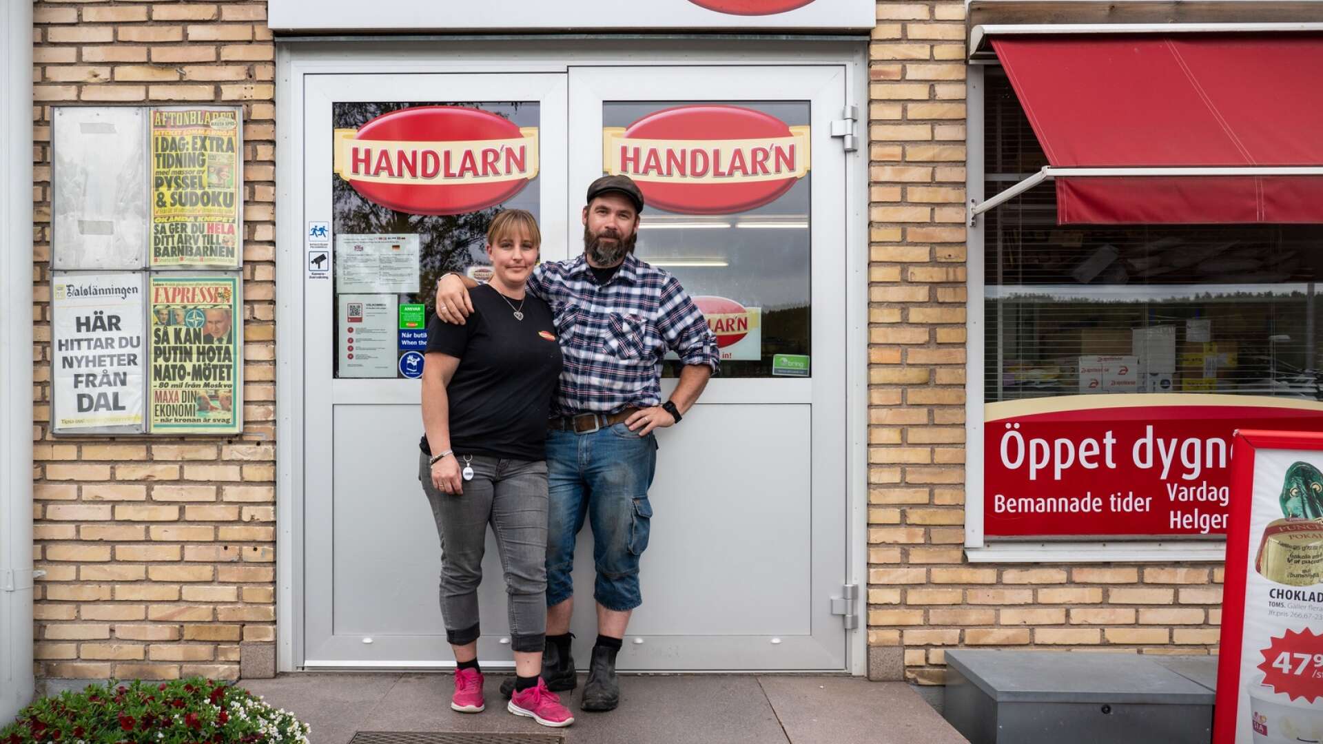 Sandra Olsson och Mattias Gustavsson pausar försäljningen av butiken och lägger nu allt fokus på att rädda den.