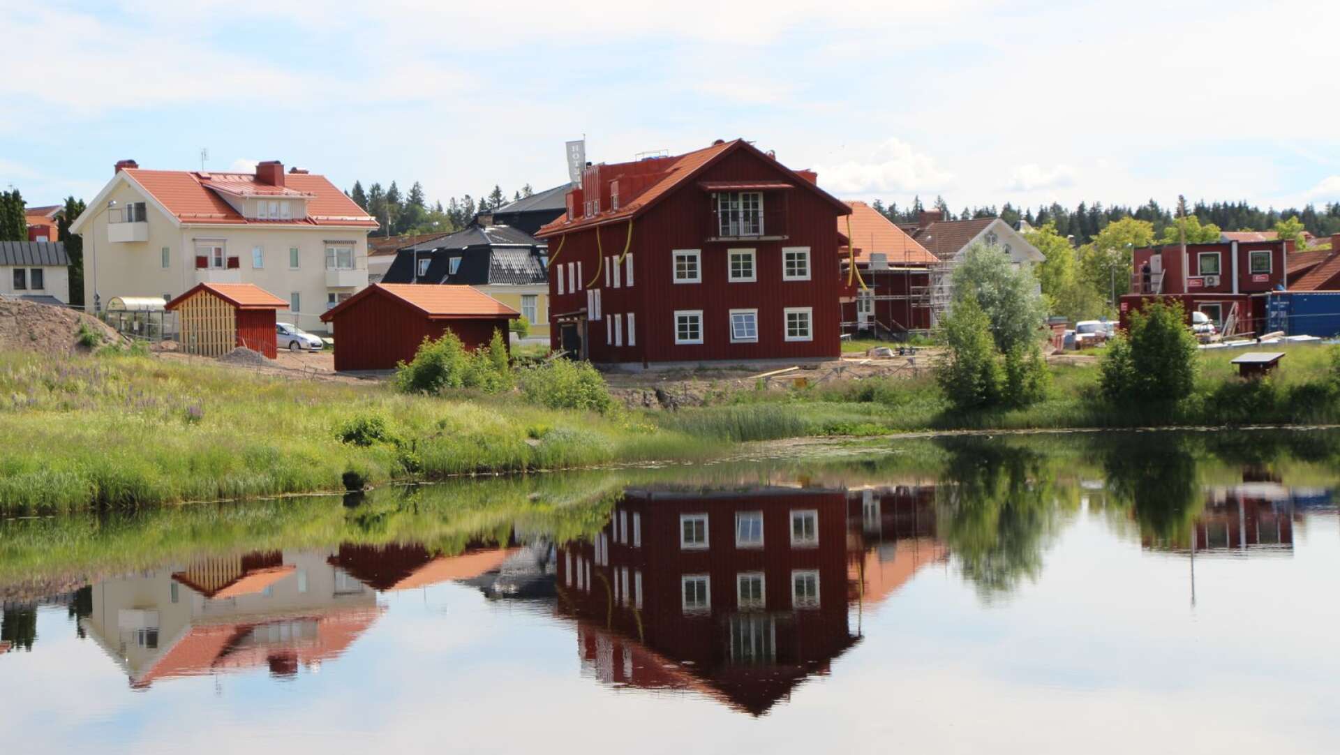 Alla lägenheter i de två hus Torsby Bostäder bygger vid Herrgårdsdammen är uthyrda sedan december 2018, inflyttning blir det i oktober.