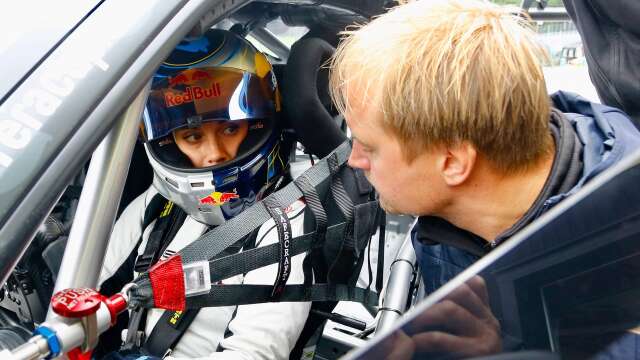 Mikaela Åhlin-Kottulinsky är klar för comeback i Porsche Carrera Cup.