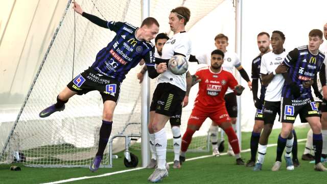 Karlstad Fotboll inledde det nya året starkt med en övertygande 4–0-vinst över Skiljebo SK från Västerås, och de nya spelarna visade lovande kvaliteter.
