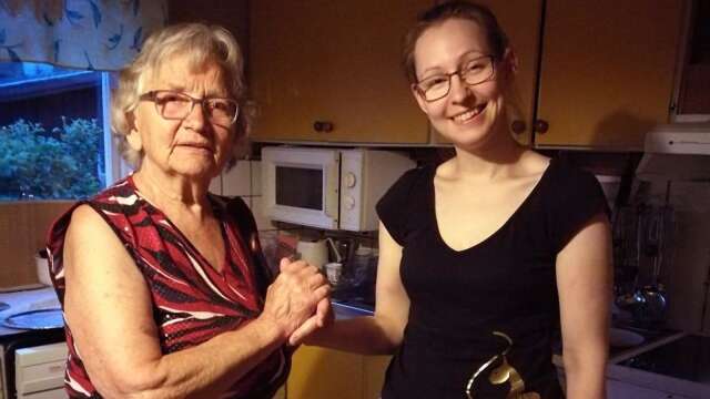 Carin Nilsson och hennes mormor Anna Carlsson blev ett sammansvetsat team i släktforskningen.
