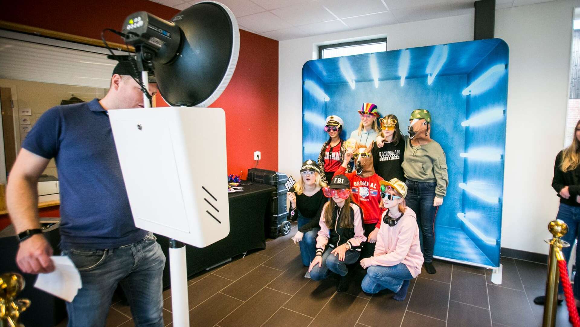 Fotografen Mattias Blomqvist var på plats på Sannerudsskolan i Kil och styrde inspirationsdagens fotobås.