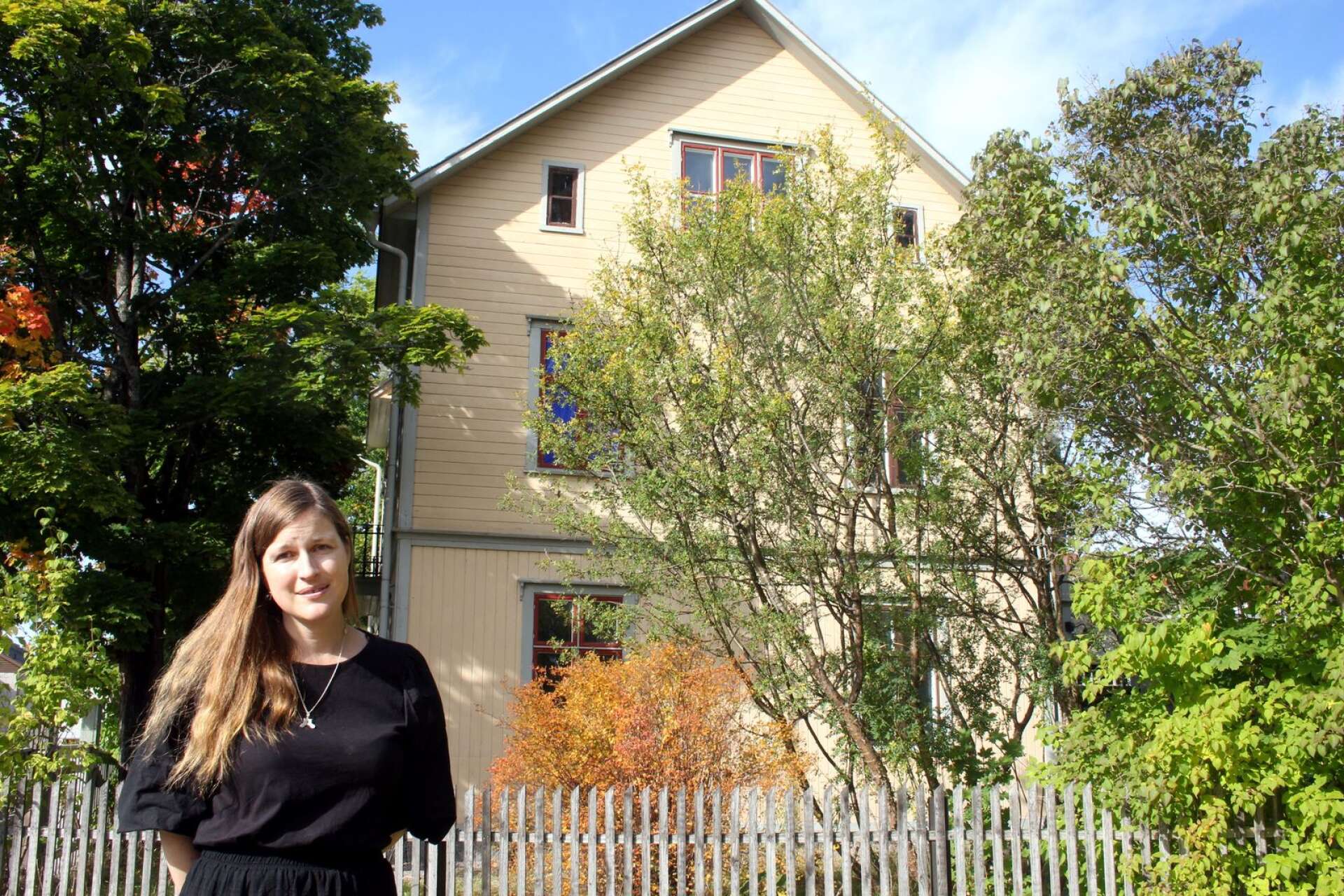 Maja Karlsson bor med sin familj i ett härligt trähus i Arvika.