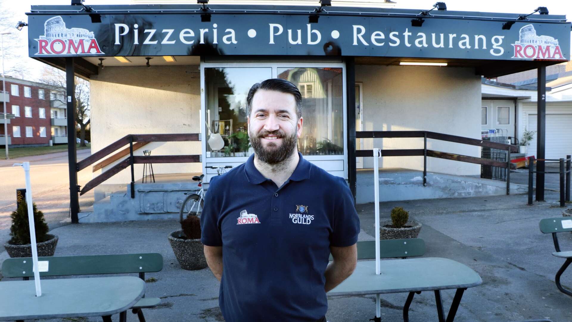 Peter Norio, som Hjoborna säkert minns från pizzeria Alexandra, är tillbaka i Hjo efter 22 år med nya restaurang Roma. 