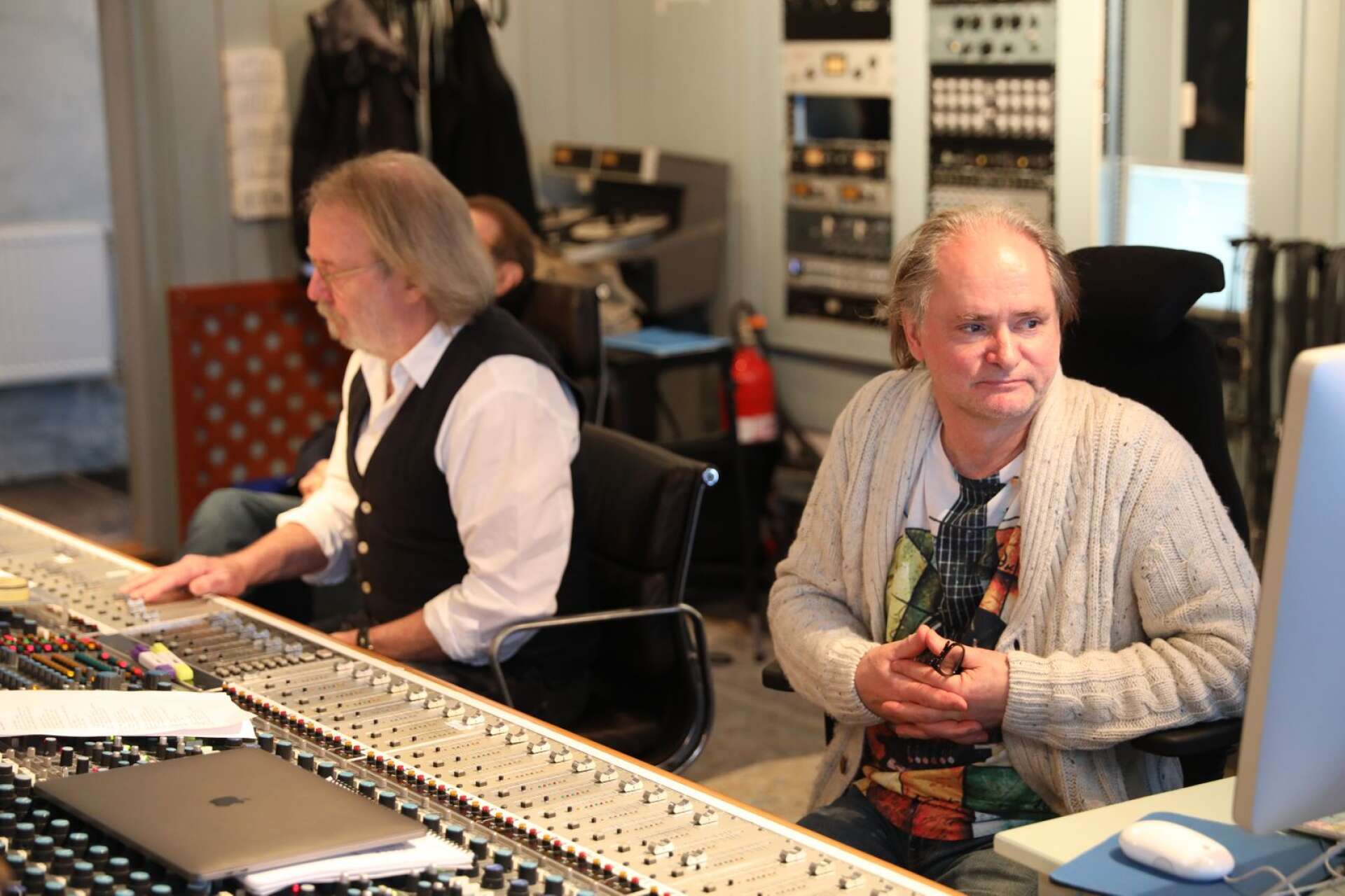 Benny Andersson och Bernard Löhr i studion på Skeppsholmen i Stockholm.