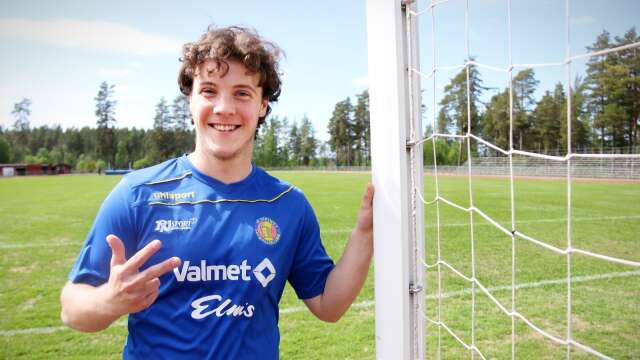 Tre gånger om hittade han rätt IK Vikings Elias Gustavsson när han för första gången fick chansen som forward.