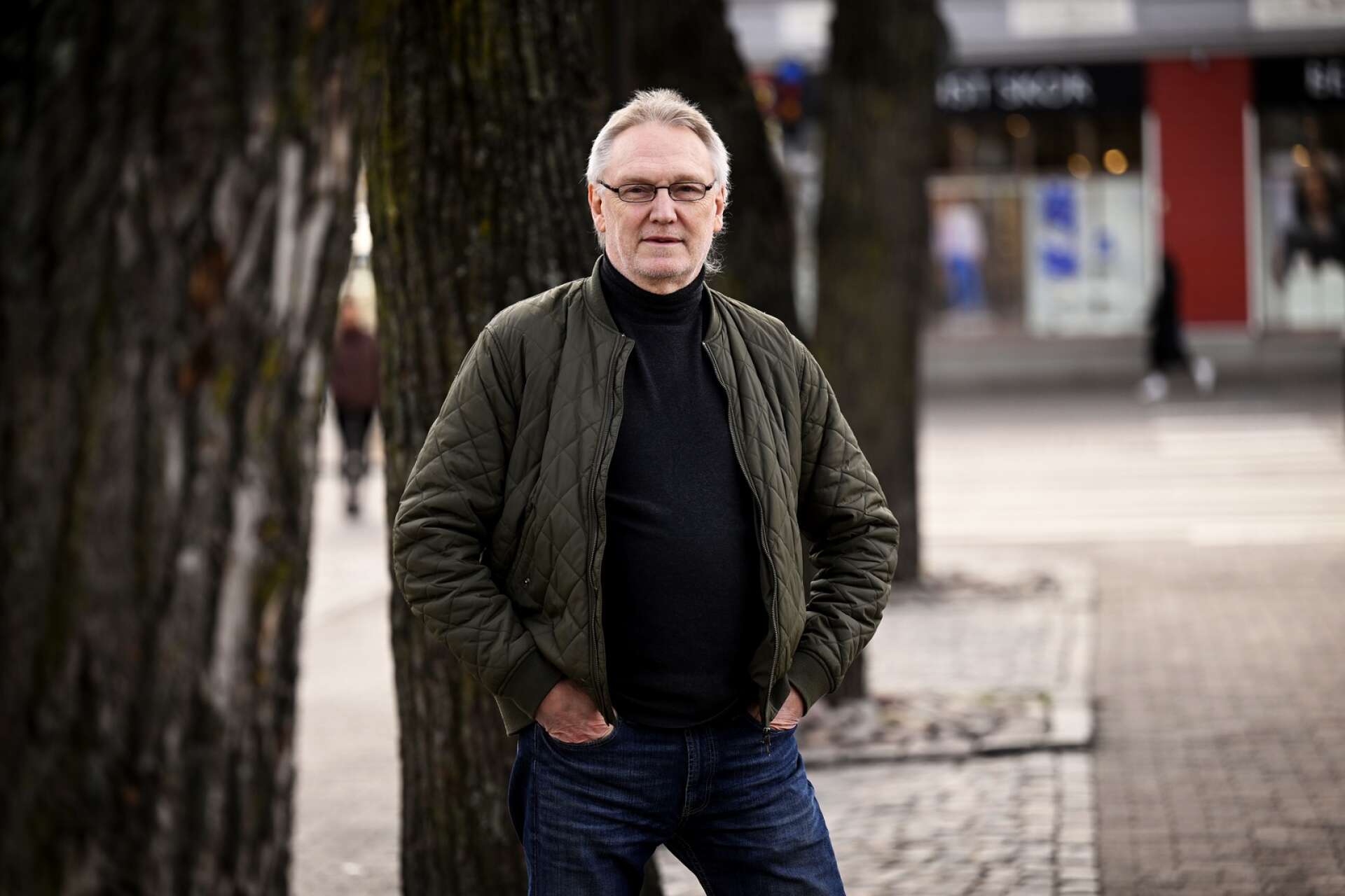 Jan-Erik Tjärngård, valberedningens ordförande i Sverigedemokraterna, hoppar av partiet efter bråk med avgående distriktsordföranden Runar Filper. 
