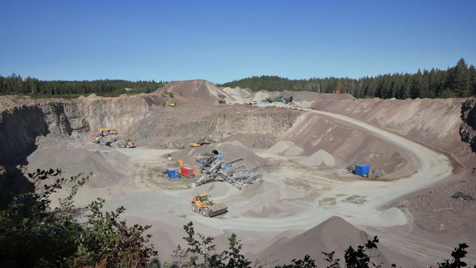 Euro Sand AB har tagit ut sten i Tösse sedan 2004. Totalt medger tillståndet ett uttag på fem miljoner ton.