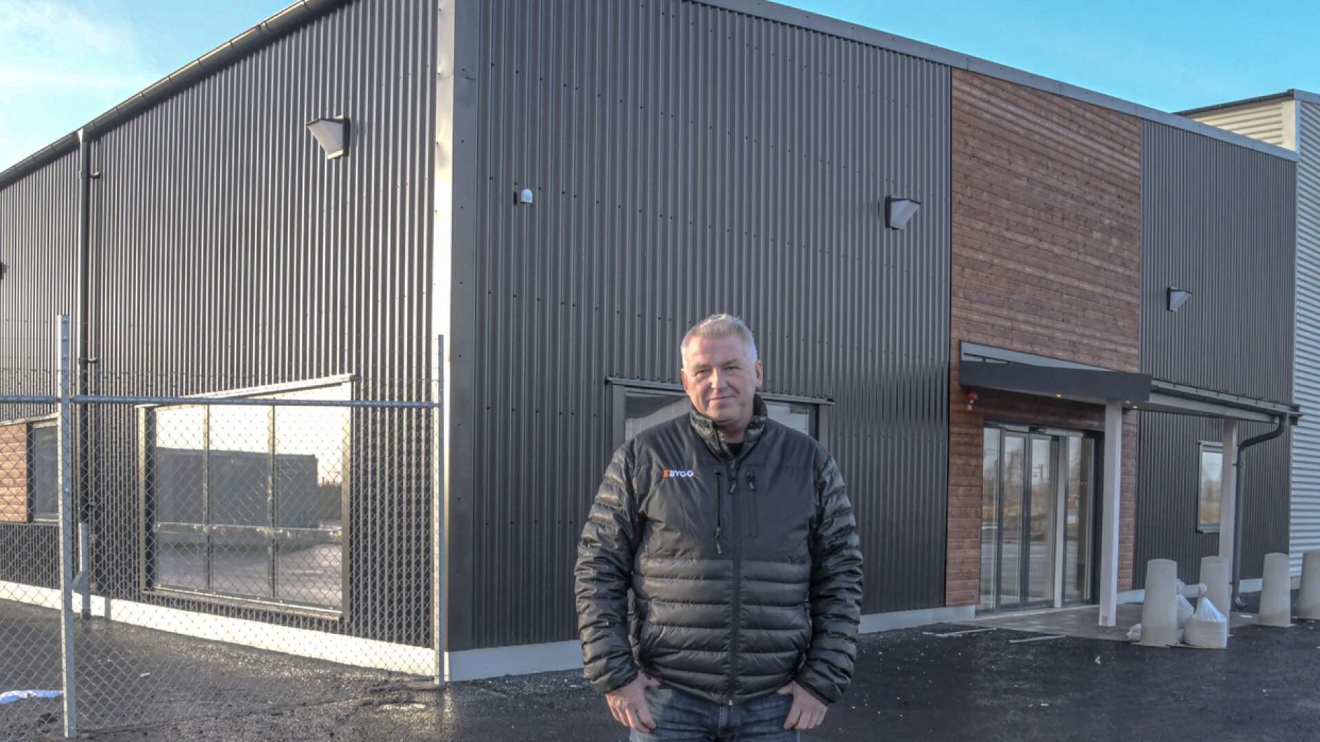 Platschefen Mikael Boman ser fram emot att få mer luft och ljus i de nya lokalerna, som har byggts och ägs av Novab. 
