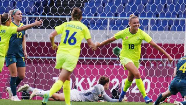 Med två mål av Fridolina Rolfö och en straffräddning av Hedvig Lindahl kunde Sverige till slut vinna den svängiga tillställningen mot Australien med 4–2. Därmed är Sverige klart för OS-kvartsfinal.