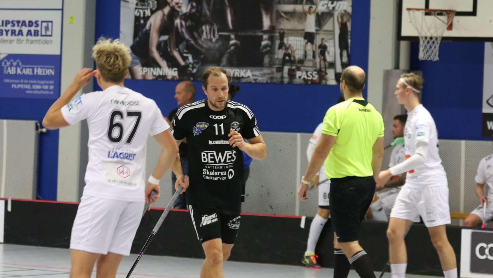Henrik Nordblad skadade sig under matchen mot Skattkärr och fick gå av planen.