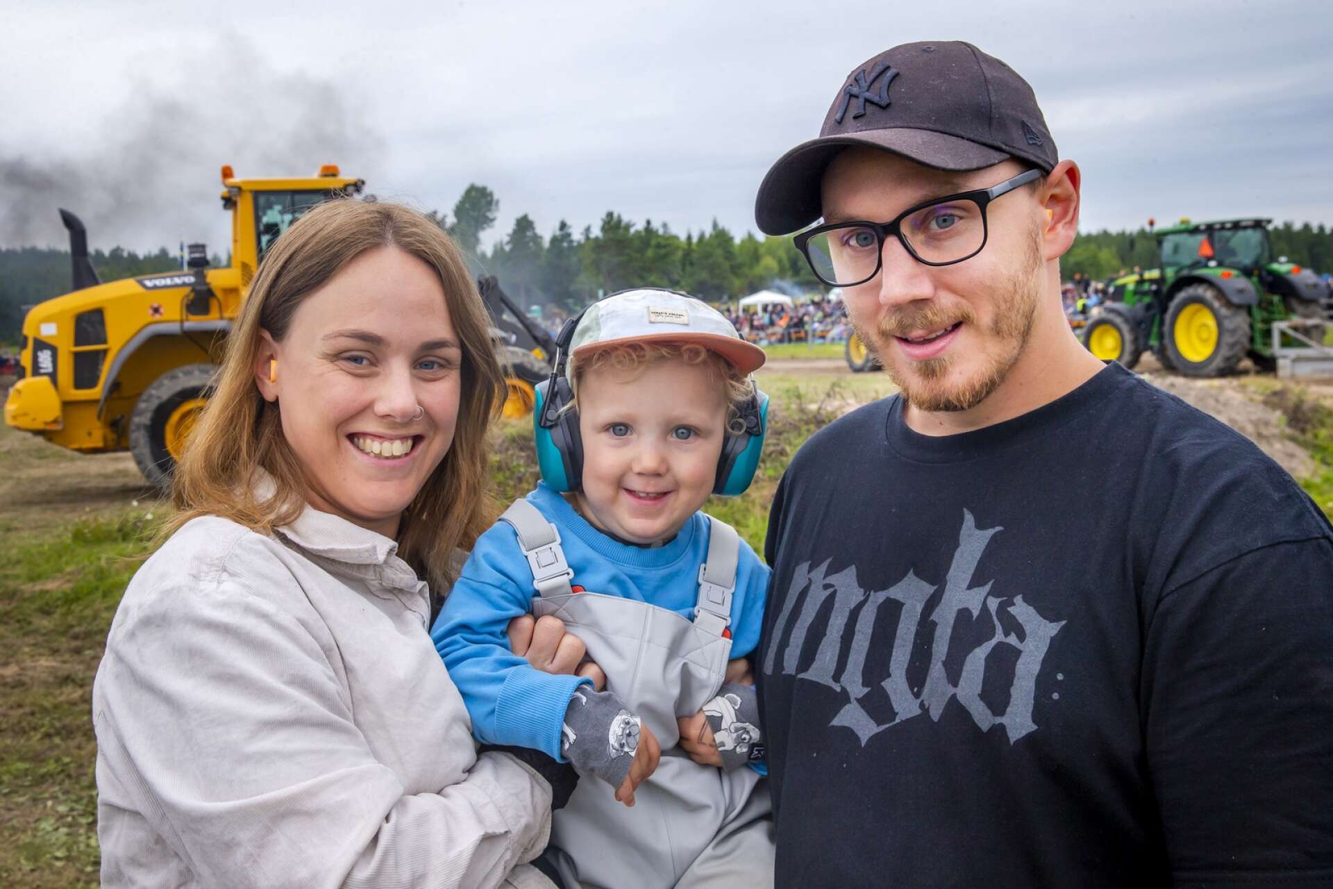 Anna Karlsson och Micke Sandberg besökte evenemanget för att sonen Sam, 2 år, ville dit.