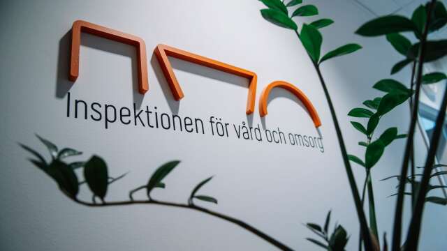 En kvinnas cancerdiagnos upptäcktes först året efter hennes första läkarbesök. Region Värmland har anmält händelsen till Ivo.