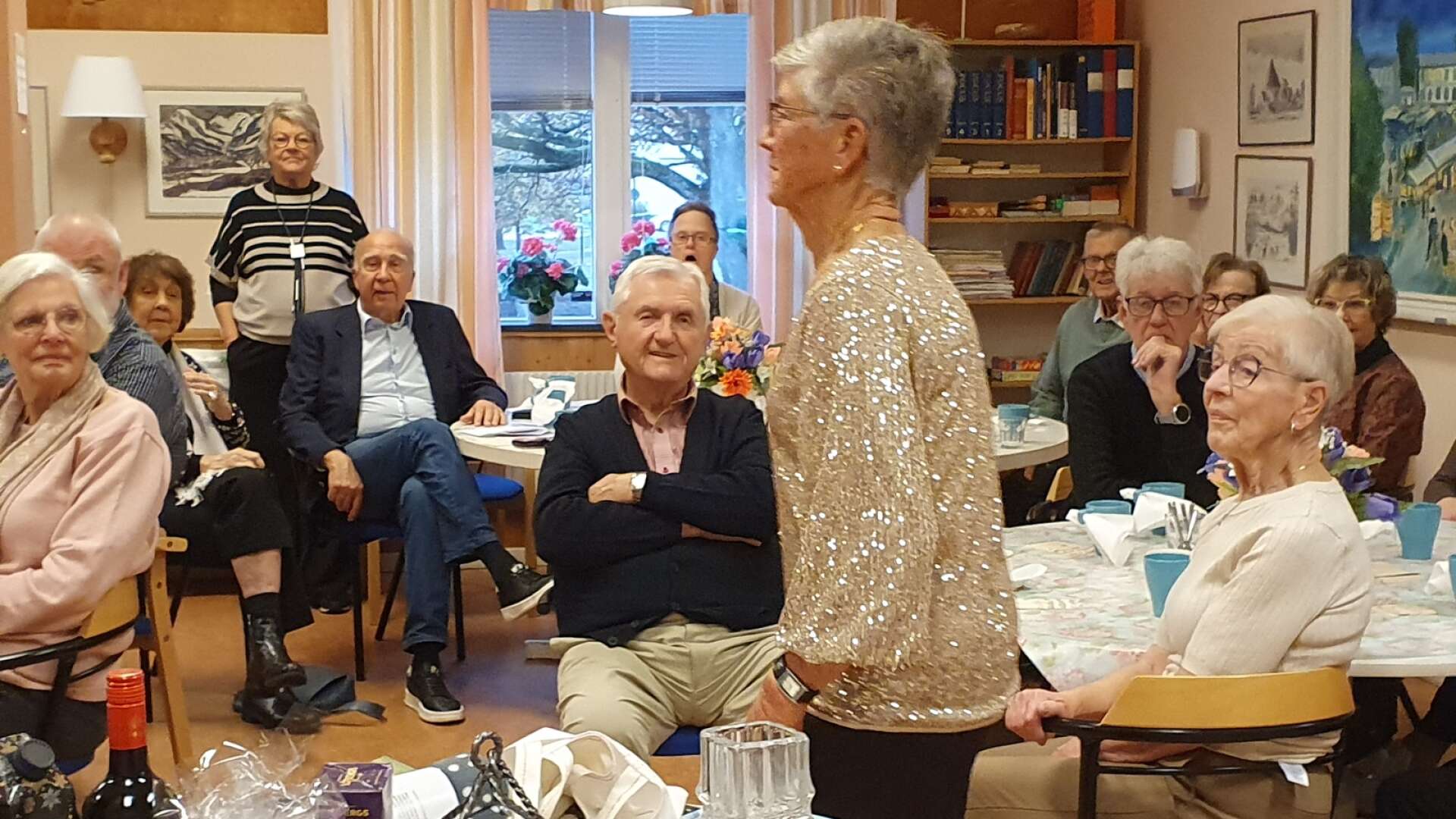 Lilian Persson var en av modellerna som visade kläder för vardag och fest under SPF Seniorernas medlemsmöte.