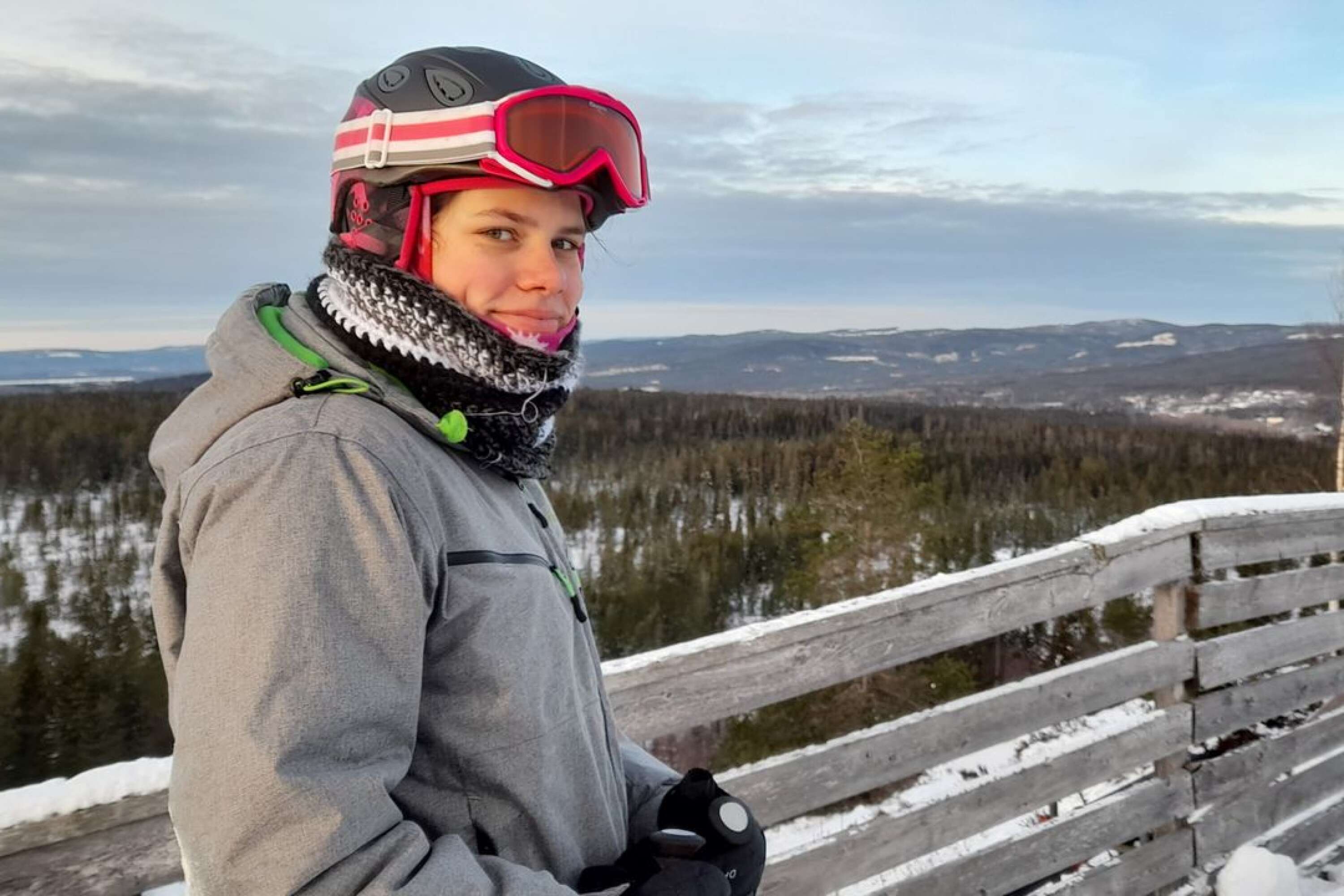 Anne-Sophie åker skidor i Säfsen. 