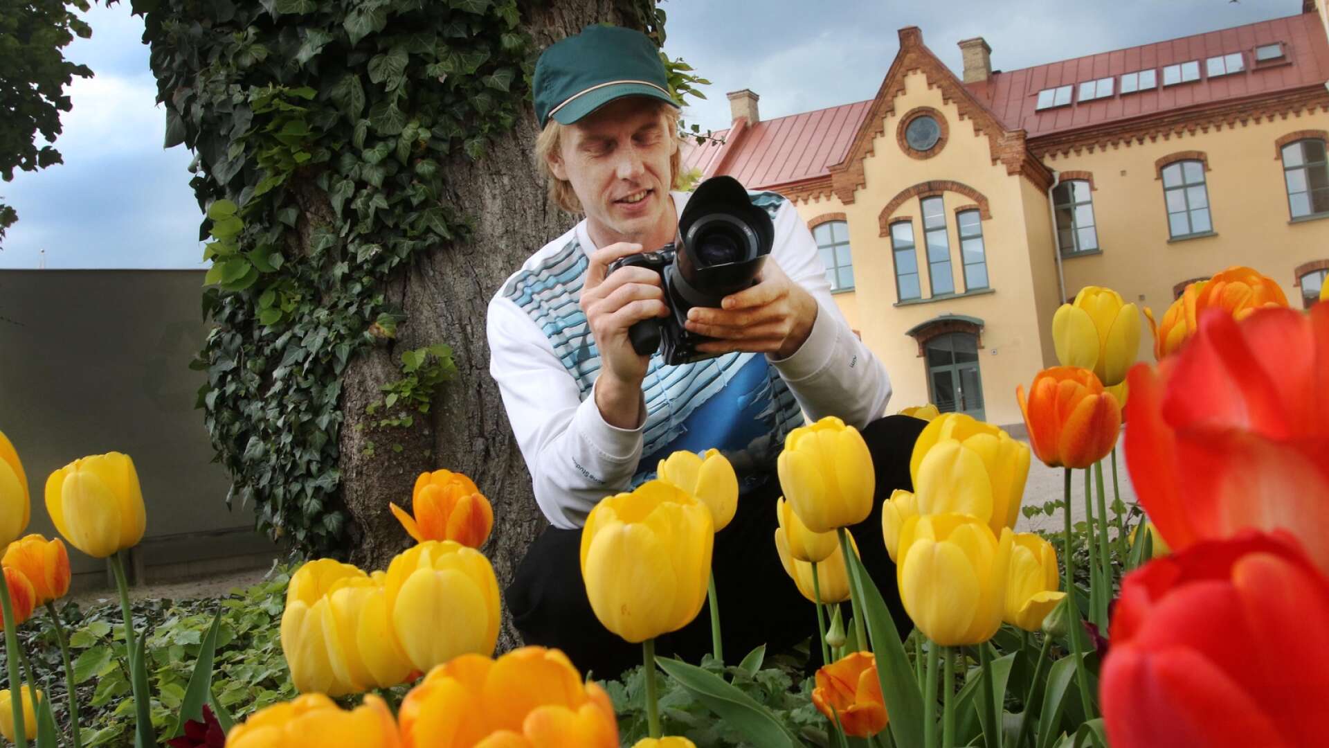 Erik Johansson är Holmestadssonen som tar världen med storm genom hans unika fotografier där det overkliga blir logiskt. 