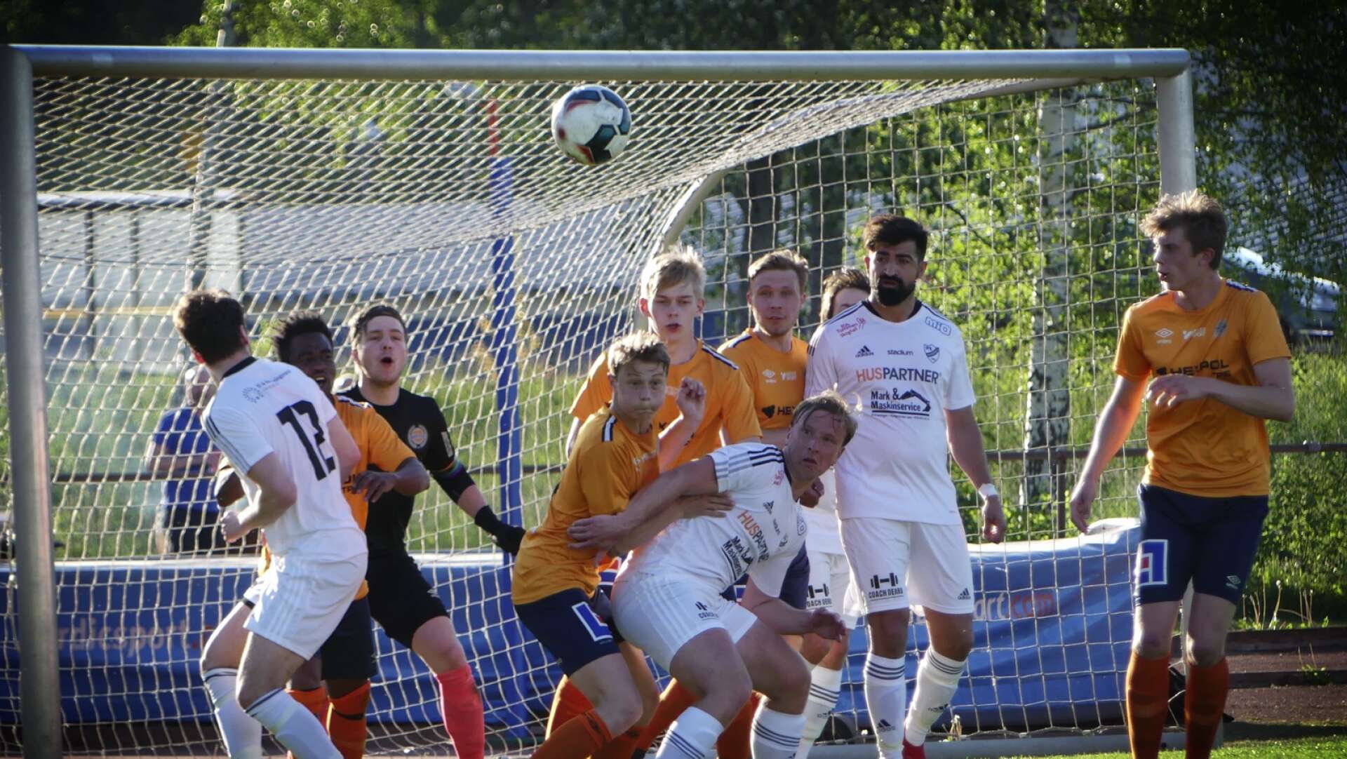 Säffle SK 2 fick med sig en trepoängare i sin premiärmatch, mot Skoghall, på Sporthälla. Matchen slutade 2-0 till SSK 2.