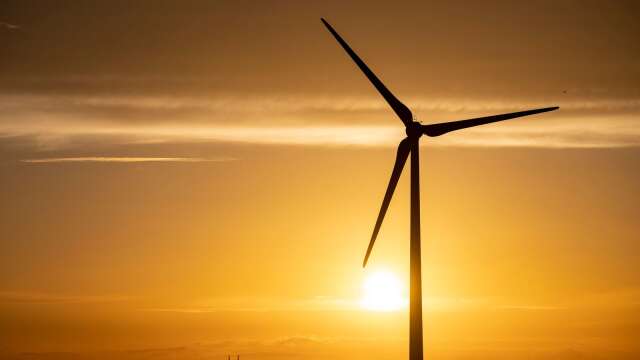 Utbyggd vindkraft är avgörande för elektrifieringen av Sverige, menar debattörerna. 