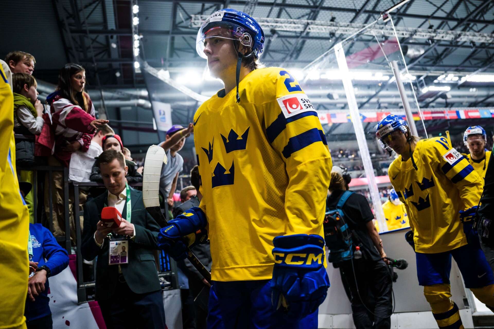 Örebros supertalang Leo Carlsson åker till Anaheim på söndag för att försöka ta en NHL-plats.