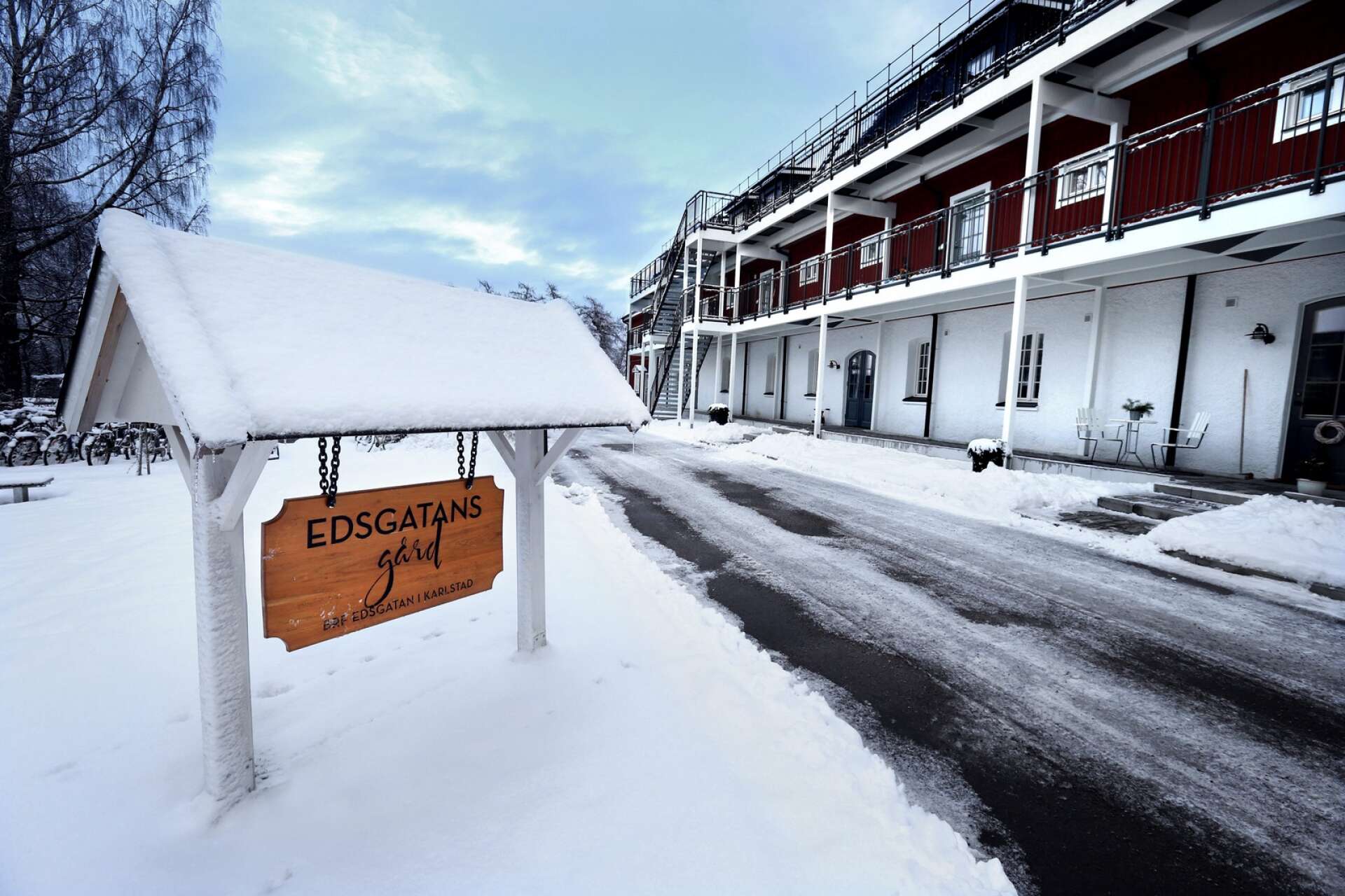 De första köparna flyttade in i den ombyggda ladan på Edsgatans gård under hösten och vintern 2015.