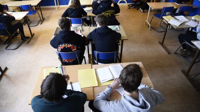 ”Den svenska skolan klarar inte att stötta de svagaste eleverna, utan den gruppen växer”, skriver Mathias Bred. Bilden är en genrebild utan direkt koppling till artikeln.