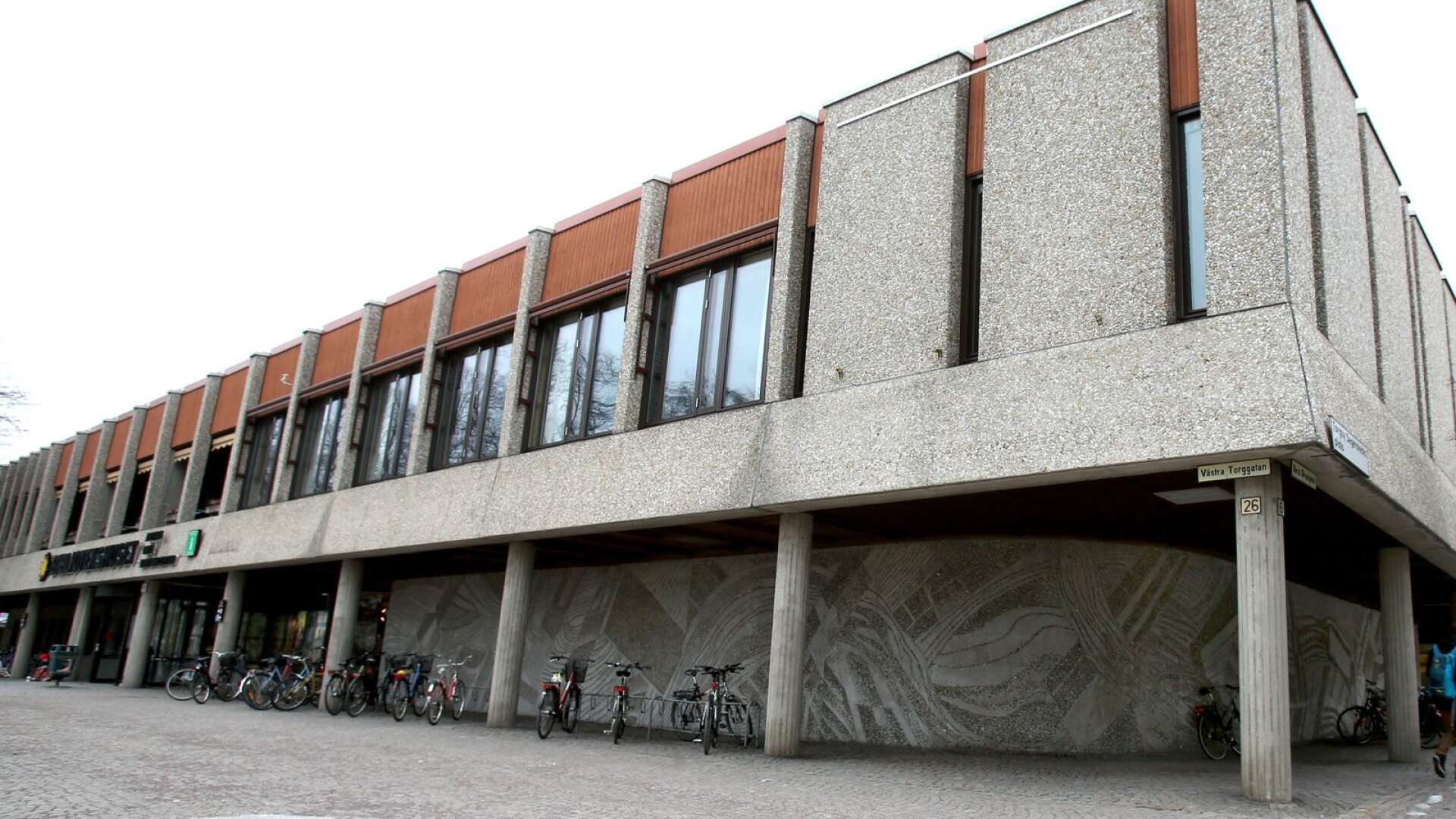 Bibliotekshuset i Karlstad invigdes 1973 och ritades av Karlstadsarkitekten Janne Feldt.