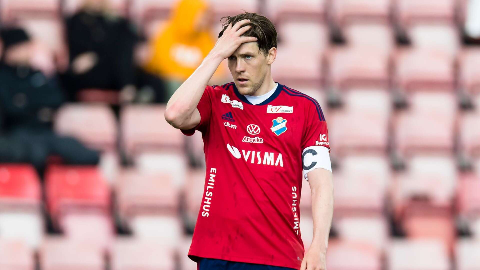 John Stenberg är nära att lämna Öster för Degerfors, skriver Sportbladet.