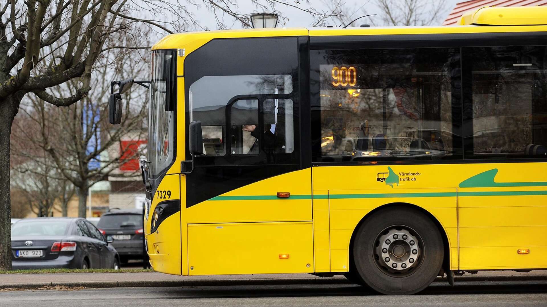 Socialdemokraterna och Sverigedemokraterna har skrivit varsin motion om att köra regionens busstrafik i egen regi.