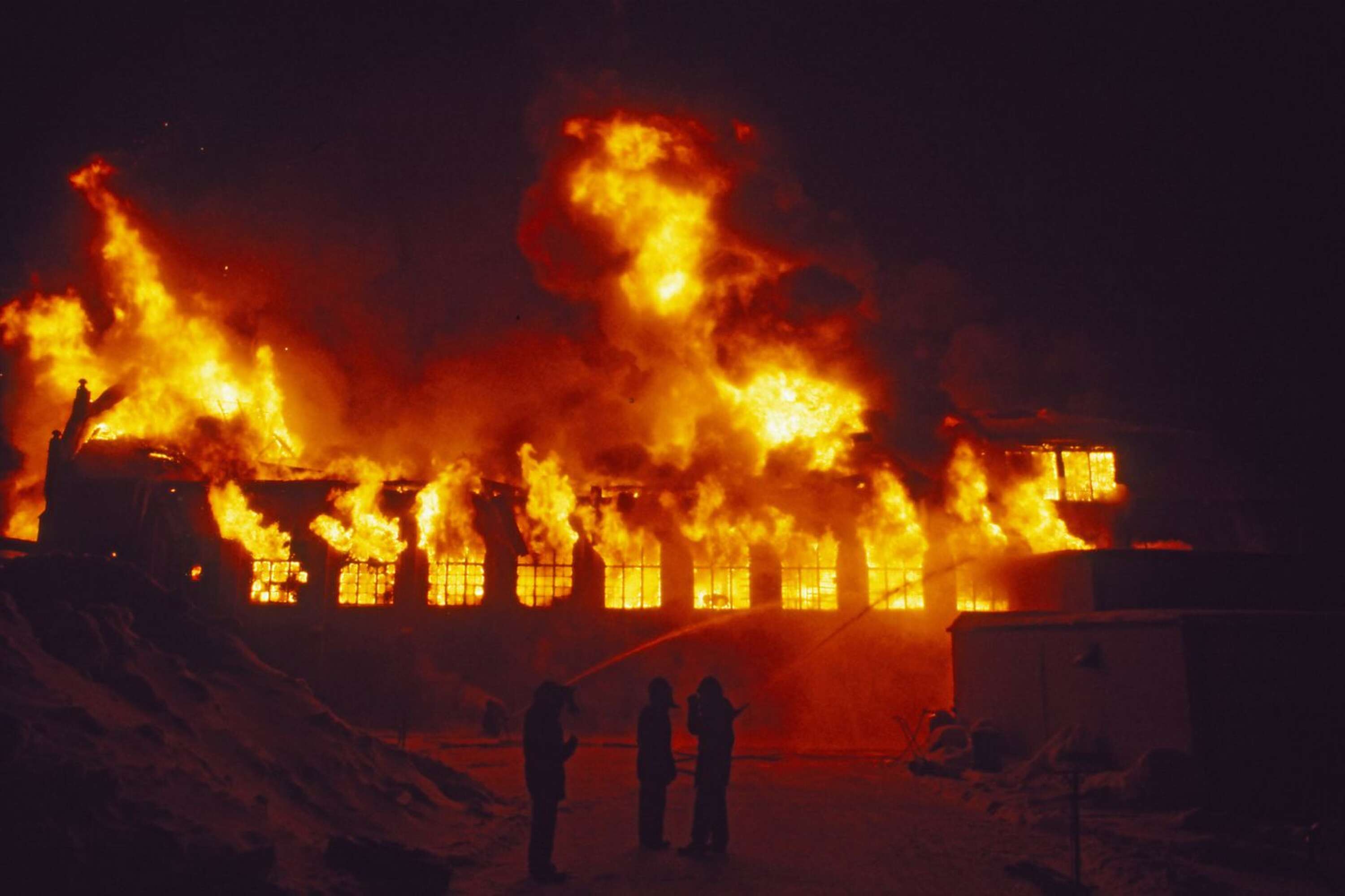 Fabriksbyggnaderna som tidigare hade inrymt Säffle Möbelfabrik och Jakobssons Industrier brann samtidigt 1979. Det är en av de största bränderna i Säffle. 