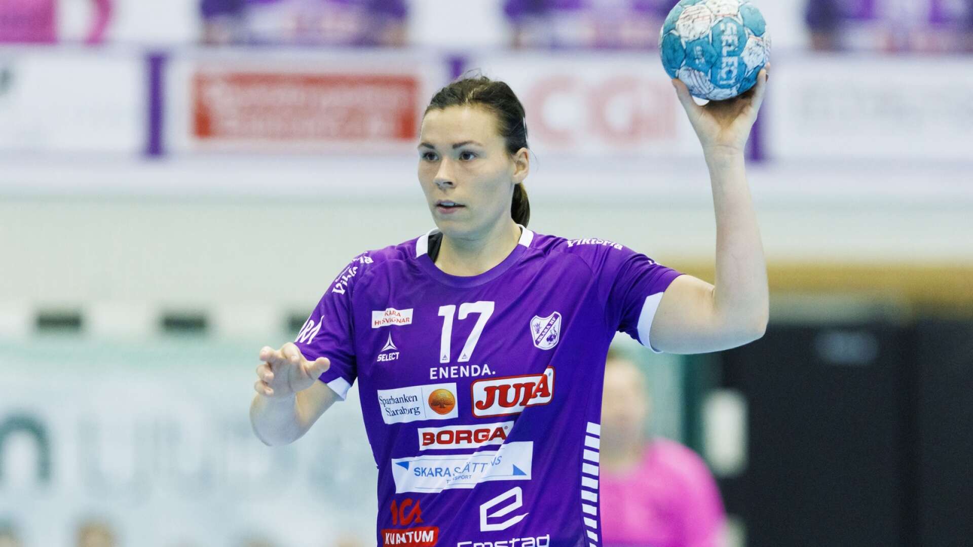 Sara Johansson har ett utgående kontrakt med Skara HF. Nu berättar niometersspelaren att hon har haft kontakt med sin tidigare klubb Skövde HF.